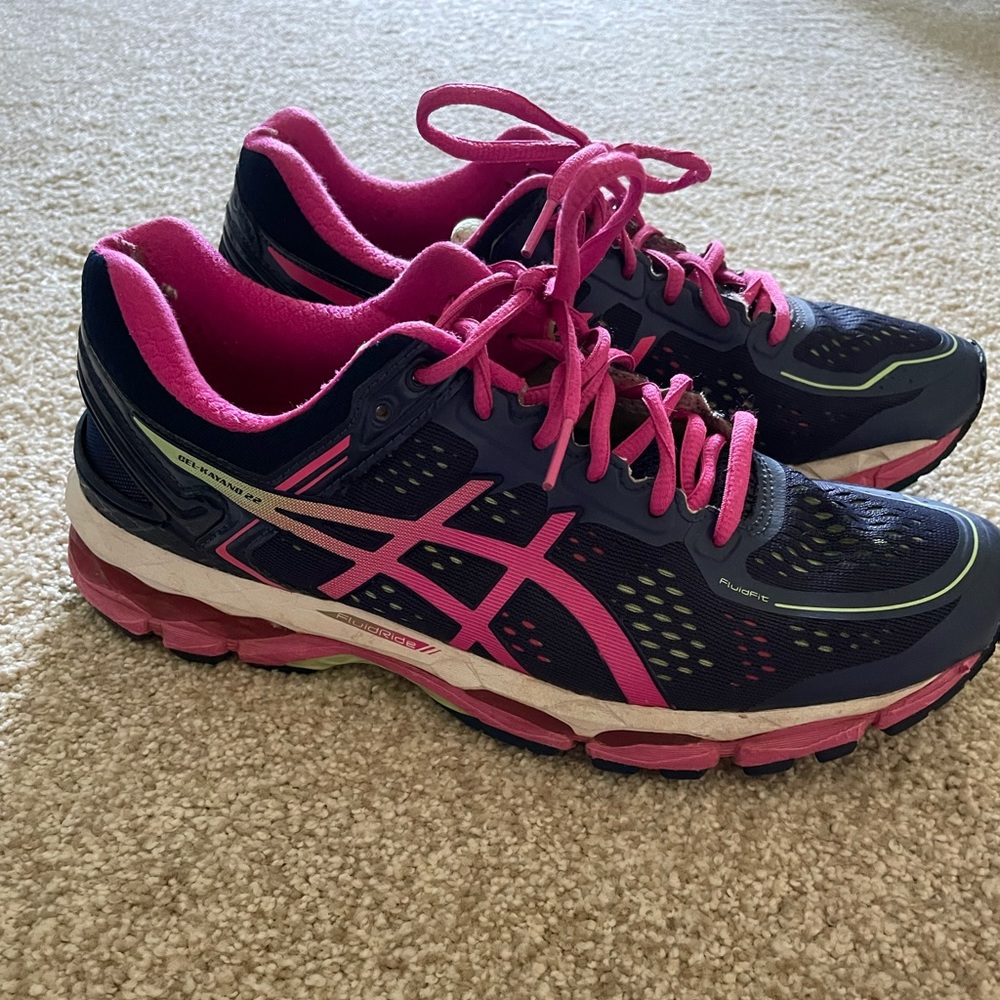 Size 9.5 navy ASICS kayano 22